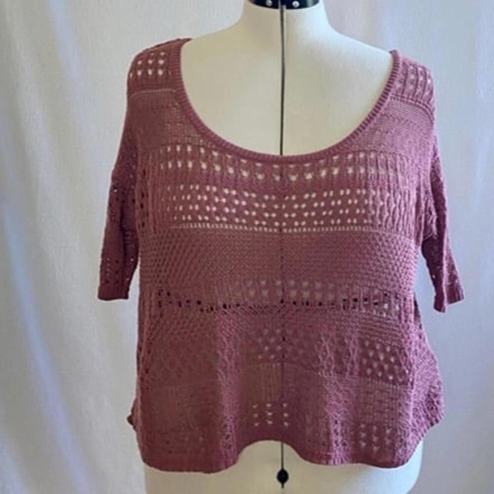Decree crochet knit hi low top. Size xl.